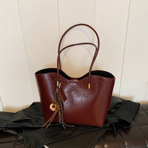 High Quality Vintage Large Capacity Tote <b>Bag</b> <b>For</b> <b>Women</b> 2026 New <b>Traveling</b> Casual Versatile Handbag Shoulder Underarm <b>Bag</b> - Product Image 3