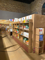 Présentoir pliable portable en carton alvéolé pour vente directe, avec fonctionnalités détachables pour exposition