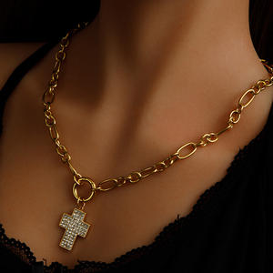 Collana YF5230 con Ciondolo a Croce in Zircone di Alta Qualità, Placcata in Oro 18K, Impermeabile, in Acciaio Inossidabile - Product Image 6