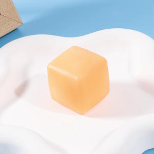 Nouveau Jouet Carré Sensoriel TPR Mignon et Squeezable 2026 - Jouet Squish Amusant et Neutre pour Enfants de 8 à 13 Ans, Soulage l'Anxiété - Product Image 3