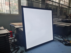 Marcos Retroiluminados de Aluminio para Supermercados con Certificación UL, Ultrafinos, Negro Mate, Atenuables, con Alimentación USB, Retroiluminación LED - Product Image 5