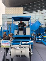 Moissonneuse-batteuse agricole multifonctionnelle automotrice nouvelle génération à haute productivité et moteur, pour pommes de terre, patates douces et carottes