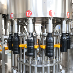 Machine de remplissage de boissons entièrement automatique avec réservoir de <span class=keywords><strong>reflux</strong></span> pour solution nutritive, ligne de remplissage en bouteille - Product Image 1