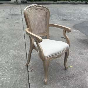 เก้าอี้ทานอาหารเรซิ่น PP สไตล์กษัตริย์หลุยส์ ดีไซน์หรูหรา สำหรับการตกแต่งบ้านที่คลาสสิกและมีสไตล์ - Product Image 2