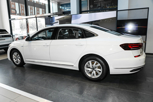Nuova auto spaziosa ed efficiente: 2025 <span class=keywords><strong>Volkswagen</strong></span> 430 PHEV combina 1.4T + motore elettrico (211 CV) autonomia elettrica 63km NEDC - Product Image 4