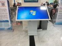 32 43 50 55 pouces écran LCD HD Android Windows tablette Interactive écran tactile kiosque de signalisation vidéo avec support de plancher