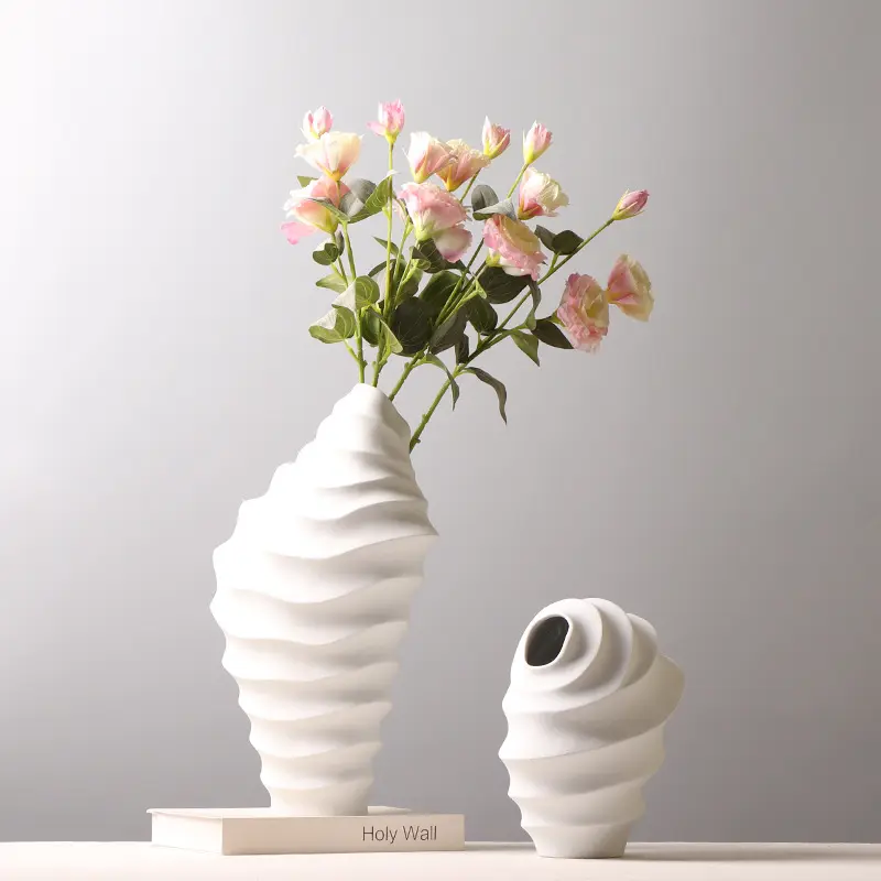 Nouveau Vases à fleurs modernes personnalisés Vase en céramique de décoration de conception de vis à filetage d'escargot en spirale unique