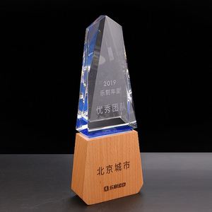Trofeo de Cristal con Base de Madera, Obelisco con Temática Artística Personalizada, Venta al Por Mayor de Fábrica Pujiang - Product Image 3