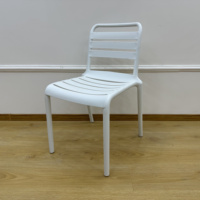 Chaise en plastique empilable sans accoudoirs, résistante aux intempéries, avec assise et dossier à lattes, robuste et légère, pour intérieur et extérieur
