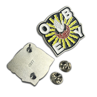 Produits tendance 2026 : Broche de revers en métal personnalisée avec logo, émail souple ou dur, motif Lion Club doré