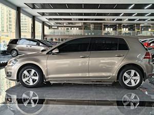 Volkswagen <span class=keywords><strong>Golf</strong></span> 230 <span class=keywords><strong>TSI</strong></span> <span class=keywords><strong>GT</strong></span> Edition 2016, <span class=keywords><strong>5</strong></span> portes, automatique, DSG, transmission intégrale, pneus R18, sièges en tissu, caméra de recul, voitures d'occasion à vendre - Product Image 6