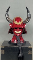 Capuche de samouraï rouge vif avec grandes cornes texturées, casque portable, idéal pour le cosplay, la collection et l'exposition