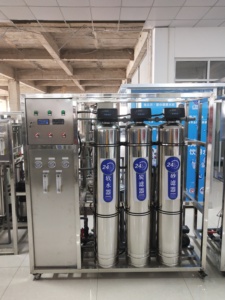 Système de traitement de l'eau par osmose inverse de haute qualité 0,5 t/h, contrôlé par PLC, avec moteur et boîte de vitesses - Product Image 5