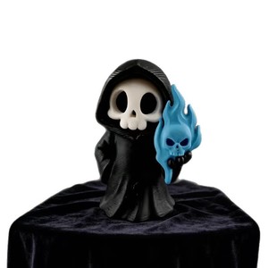 Ornement de crâne de la mort enflammé bleu, imprimé en 3D en PLA, style américain, pour Halloween, design unique et très soigné - Product Image 5