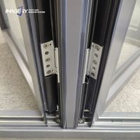 Porte coulissante pliante en aluminium à rupture de pont thermique avec verre trempé, moustiquaire anti-insectes et conception anti-blocage pour jardin, terrasse et restaurant