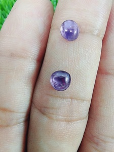 พลอยไพลินธรรมชาติคุณภาพเยี่ยมสำหรับขายส่ง รูปทรงหลังเบี้ย น้ำหนัก 1.9 กะรัต สีม่วงอ่อน สำหรับทำต่างหู จากมอโกก ประเทศพม่า - Product Image 6