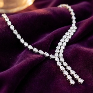 สร้อยคอเพชรทรงลูกแพร์แบบ Lariat - ทอง 9k, 14k, 18k - Product Image 1