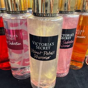 Toptan Parfüm Yeniden Markalama Yeni Tatlı 10ml Vücut Spreyi Parfüm Kadınlar İçin Vücut Misti Sprey Parfüm - Product Image 1