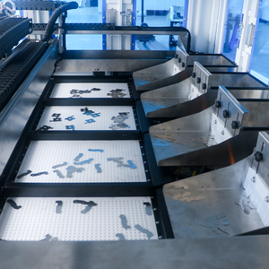 Machine de chargement automatique de feuilles de nickel à 4 têtes contrôlée par PLC avec 5 caméras <span class=keywords><strong>Hikvision</strong></span> pour la production de batteries à haute vitesse - Product Image 5