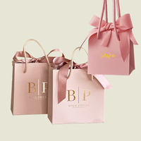 Sacs cadeaux en papier bleu mat de luxe avec logo imprimé personnalisé, emballage avec poignée en ruban
