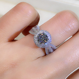 Anello Nuziale Classico di Lusso per Donne, Elegante Gioiello da Indossare sull'Indice - Product Image 3