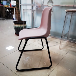 Silla de Entrenamiento Escolar OK-505SC con Base Tipo Trineo, Patas Cromadas, Carcasa de PP Mate, Asiento Acolchado, Apilable, Capacidad de 600 lb para Aula - Product Image 3