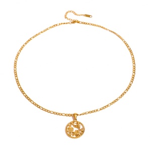 Nouveau collier tendance en acier inoxydable style océan avec étoile de mer, hippocampe et coquillage plaqué or - Product Image 1