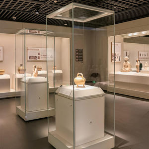 Custom High-End Freestanding Display Cabinet illuminazione LED vetro stratificato per mostre museali vetrine di alta qualità - Product Image 5