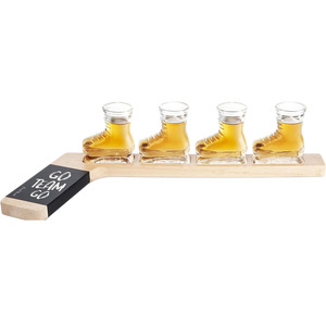 Ensemble de verres à shot en forme de patins à glace, lot de 4, avec plateau en bois et poignée en tableau noir pour servir les boissons lors de fêtes - Product Image 1