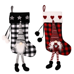 TC Wholesale Christmas Supplies - Chaussettes de Noël en velours à carreaux pour la décoration de la maison, ornement de fête, cadeau pour enfant, chaussette de Noël - Product Image 1
