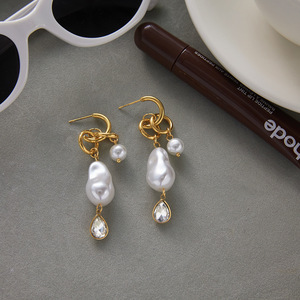 ต่างหูแบบห้อย จี้รูปหยดน้ำสีขาวมุก สแตนเลสสีทอง สวมใส่ได้ทุกวัน - Product Image 4