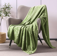 Couverture en flanelle ultra douce et soyeuse avec motif de feuilles en relief, personnalisable OEM ODM, quatre saisons, 100% polyester, chaleur somptueuse pour canapé, lit, sofa