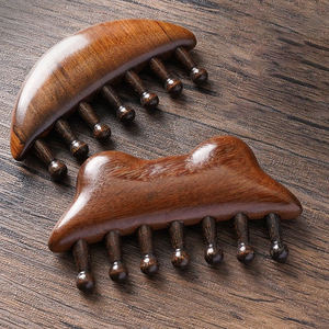 Peigne de massage <span class=keywords><strong>en</strong></span> <span class=keywords><strong>bois</strong></span> <span class=keywords><strong>à</strong></span> dents larges <span class=keywords><strong>en</strong></span> <span class=keywords><strong>bois</strong></span> de santal pour la croissance des <span class=keywords><strong>cheveux</strong></span>, pour le soin des fascias et le Gua Sha crânien - Product Image 5