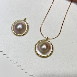 จี้ไข่มุกน้ำจืดทรงกลมฮันนี่ซัคเคิล 20 มม. กรอบลูกปัดทอง ดีไซน์คลาสสิกสำหรับผู้หญิง - Product Image 4