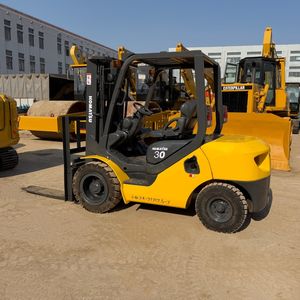Chariot élévateur diesel Komatsu FD30 de 3 tonnes, capacité de 3000 kg, avec moteur Cummins/Kubota/Yanmar Euro 5, moteur d'origine japonaise - Product Image 2