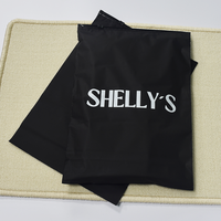 Sac en polyéthylène noir imprimé sur mesure avec fermeture éclair pour l'emballage de vêtements, sac anti-poussière pour la vente au détail, OEM