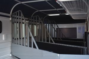 Reboque para <span class=keywords><strong>3</strong></span> Cavalos 3HAL Austrália com Caixa para Selas e Piso Não Corrosivo - Product Image 4