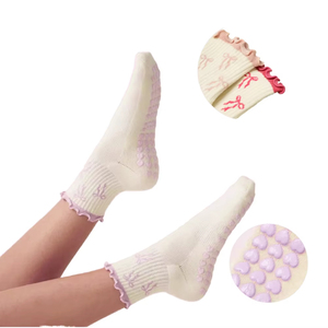 Chaussettes de yoga OEM très élastiques et mignonnes pour filles – Chaussettes athlétiques antidérapantes en silicone, longueur mi-mollet pour le Pilates - Product Image 1