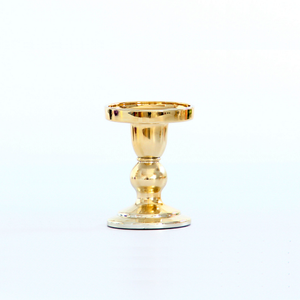 Piccolo oro balaustra stelo uragano supporto di candela di vetro - Product Image 1