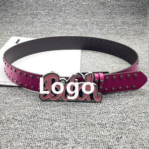 Cinturón de Cuero PU Personalizado con Logotipo Vintage, Estilo Casual Punk para Mujer, Hebilla con Diseño 3D y Remaches con Letras Rosadas - Product Image 4