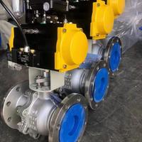 Válvula de bola de dos piezas con flanqueado y vástago sólido, DN 25 PN 16, de acero inoxidable 304, con control neumático de retorno por resorte, para agua.