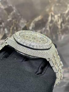 Montre élégante et moderne en quartz avec des pierres de moissanite étincelantes pour une beauté et une précision de qualité supérieure - Product Image 2