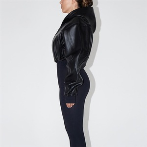 Langärmliger, kurzer, schmaler Leder-Hoodie mit Reißverschluss aus Kunstleder für Damen PU <span class=keywords><strong>Bisou</strong></span> - Product Image 4