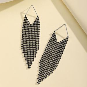 Boucles d'oreilles pendantes tendance de style européen et américain, populaires, au design original et affirmé, style sombre, avec franges de diamants noires - Product Image 5