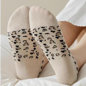 Calzini da Donna in Cotone con Stampa Leopardata, <span class=keywords><strong>Calze</strong></span> Senza Cuciture Ultra-sottili Trasparenti Estive alla Caviglia - Product Image 4