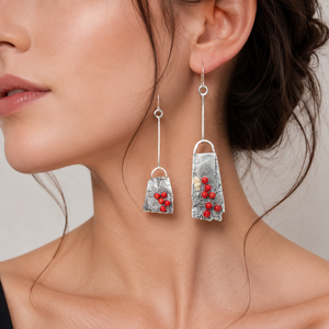 Orecchini pendenti vintage con chiusura a lucchetto rosso corallo, gioielli creativi di tendenza per donna - Product Image 2
