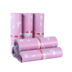 Sacs d'expédition en polyéthylène imperméables à fermeture autocollante imprimés sur mesure pour l'emballage et l'expédition de vêtements - Product Image 1