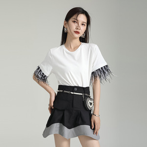 Nueva Camiseta de manga corta de color sólido holgada de punto con <span class=keywords><strong>plumas</strong></span> y <span class=keywords><strong>puños</strong></span> H para mujer, de cuello redondo Top, suministro al por mayor - Product Image 6