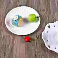 50 pièces/sac Assiettes en papier à plateau fileté, blanches, compatibles micro-ondes, pour dîner quotidien, pique-nique, barbecue, fête et événement