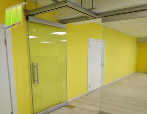 Thiết kế hiện đại gấp cửa kính giá cạnh tranh Frameless trượt phân vùng kính cho cửa hàng cà phê di chuyển phân vùng Kính - Product Image 3
